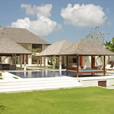 20-Villa Asante – Pool and lawn_11zon Villa Asante - Villa Gallery