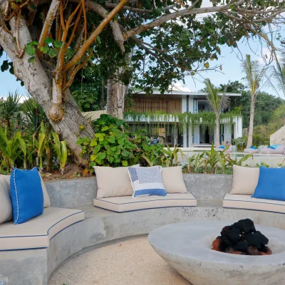 Circle table on beach Villa Seascape - Villa Gallery