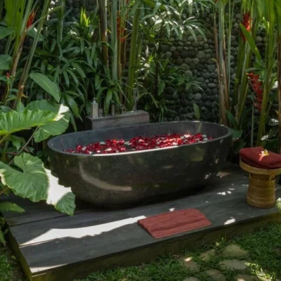 villa-crystal-castle-crystal-castle-gallery-17-cornelian-bedroom-bathtub-5d8331cd29dc2 Villa Crystal Castle Ubud - Villa Gallery