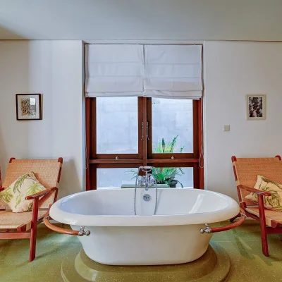 21 Casa Evaliza – Master bedroom ensuite bathroom freestanding bathtub_11zon Villa Casa Evaliza - Villa Gallery