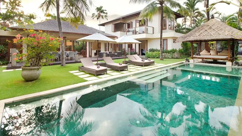 0 – Villa Josuloma Villa Josuloma Seminyak exterior view with tropical gardens and pool