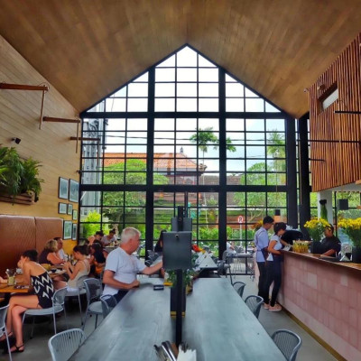 cafe in ubud family friendly restaurant bali family villas guide