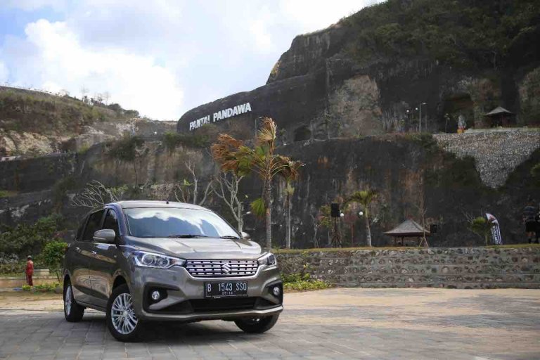rental car in pantai pandawa, Bali for getting around