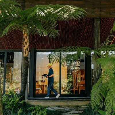 cafe in ubud family friendly restaurant bali family villas guide pottery
