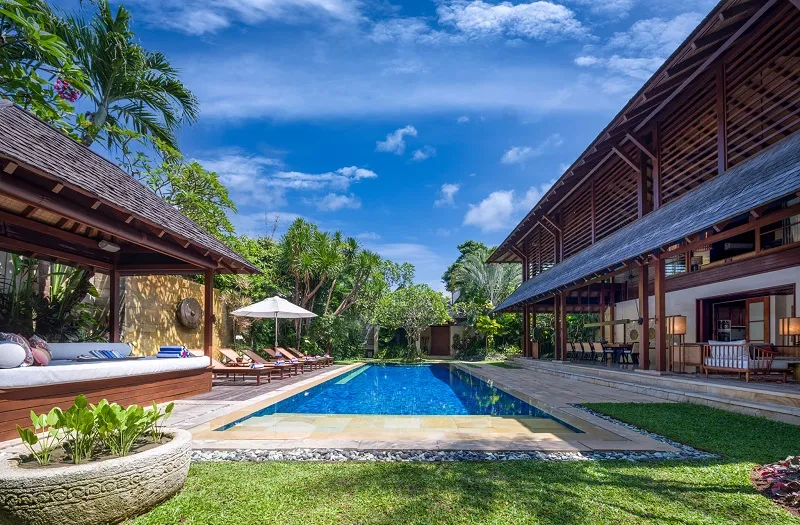 001 Villa Windu Sari – Lush greens and foliage within the villa Villa Windu Sari - Villa Gallery