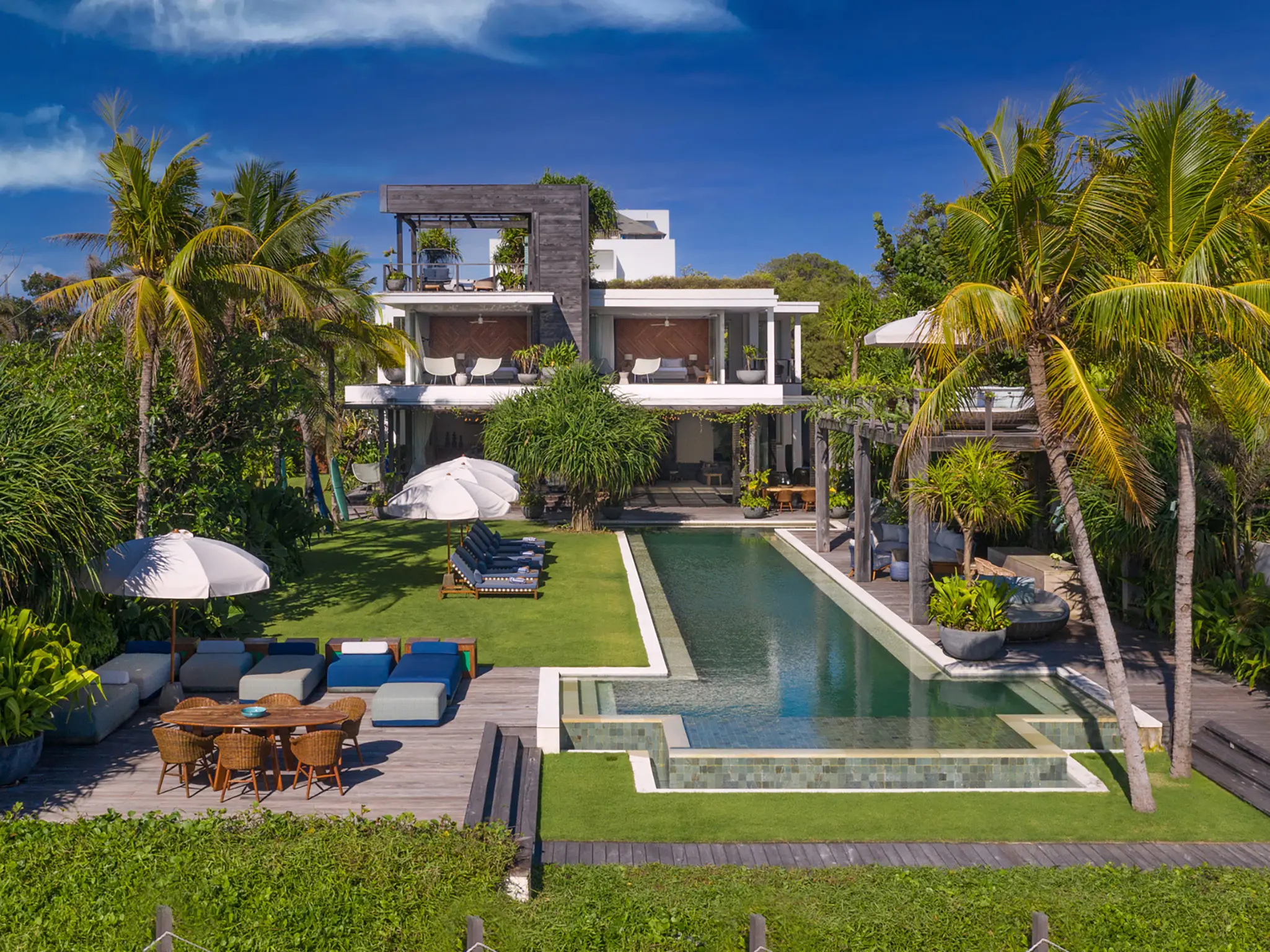 043 Noku Beach House – Villa facade Villa Noku Beach House - Main Villa