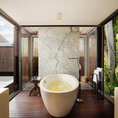 08 Villa Svarga – Opulent master bedroom north ensuite bathroom_11zon Bali Villa