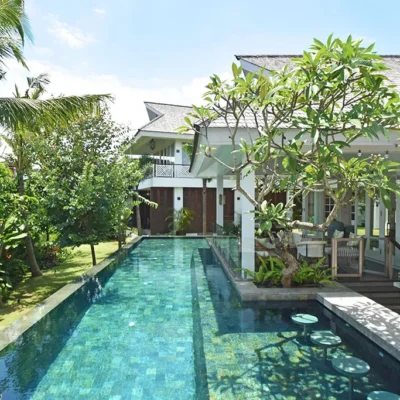 16m x 7m Infinity Swimming Pool with Swim Up Bar Villa Kasianda House - Villa Gallery
