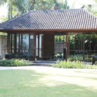 17. Dea Villas – Gym and lawn Villa Sati - Villa Gallery