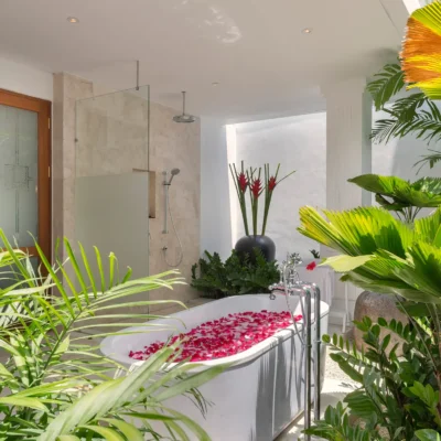 18. Villa Windu Asri – Poolside guesthouse ensuite tub Villa Windu Asri - Villa Gallery