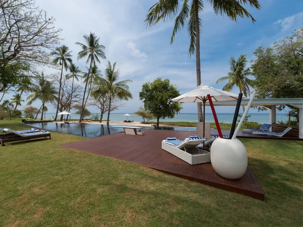2.%20Villa%20Sapi%20-%20Garden%20and%20sunloungers Villa Sapi - Villa Gallery