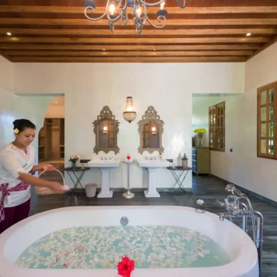 28-Sayang dAmour – French kiss bathroom Villa Sayang D’amour - Villa Gallery