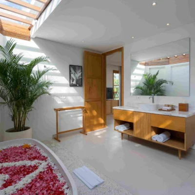 Amenara kanan_Far End Bedroom – Bathroom_11zon Bali Villas