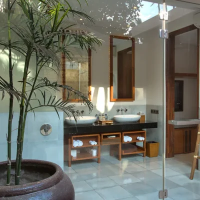 Seseh-Beach-Villa-I-Master-bedroom-one-ensuite-1 Seseh Beach Villa Estate - Villa Gallery