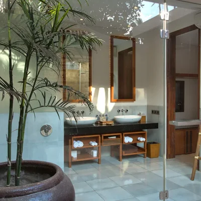 Seseh-Beach-Villa-I-Master-bedroom-one-ensuite Seseh Beach Villa One - Villa Gallery