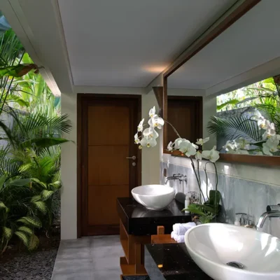 Seseh-Beach-Villa-II-Downstairs-guest-bedroom-ensuite Seseh Beach Villa Two - Villa Gallery