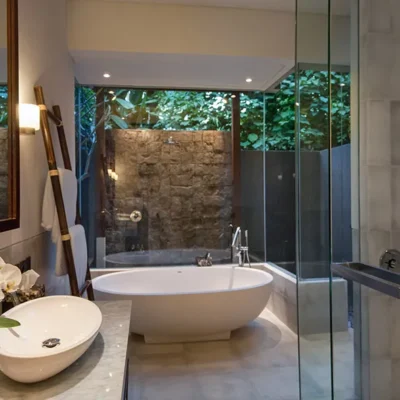 Seseh-Beach-Villa-II-Ensuite-bathrooms-throughout-the-villa-1 Seseh Beach Villa Estate - Villa Gallery