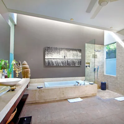 Villa Kalyani – Second master bedroom ensuite_46_11zon Villa Kalyani - Villa Gallery