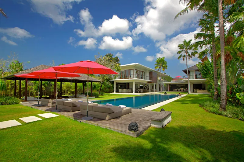 Villa-Kalyani-The-villa-during-the-day Villa Kalyani - Main Villa