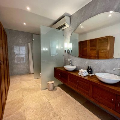 Bathroom Villa La-Ta Seminyak - Villa Gallery