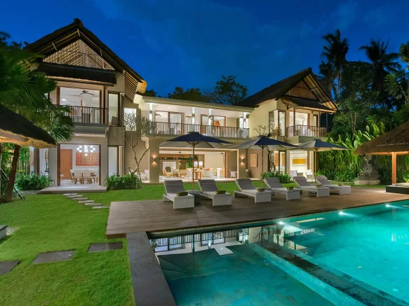 Seseh Beach Villa II – The villa lit up at night ota